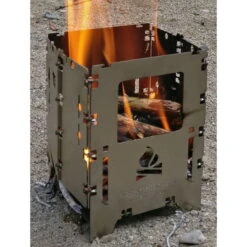 Bushcraft Essentials Bushbox LF Titanium - Hobo-Kocher 18 Bushcraft Essentials Bushbox LF Titanium - Hobo-Kocher -Campfreunde Geschäft BCE 044 Bushbox LF Titanium Action Shot 2